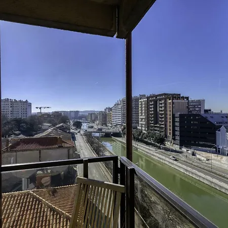 Port St Etienne Parking Terrasse تولوز